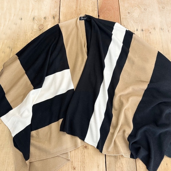 Parrish LA Sweater‎ Poncho Cardigan Wrap Tan Winter White Black Fringe OS - Picture 7 of 9